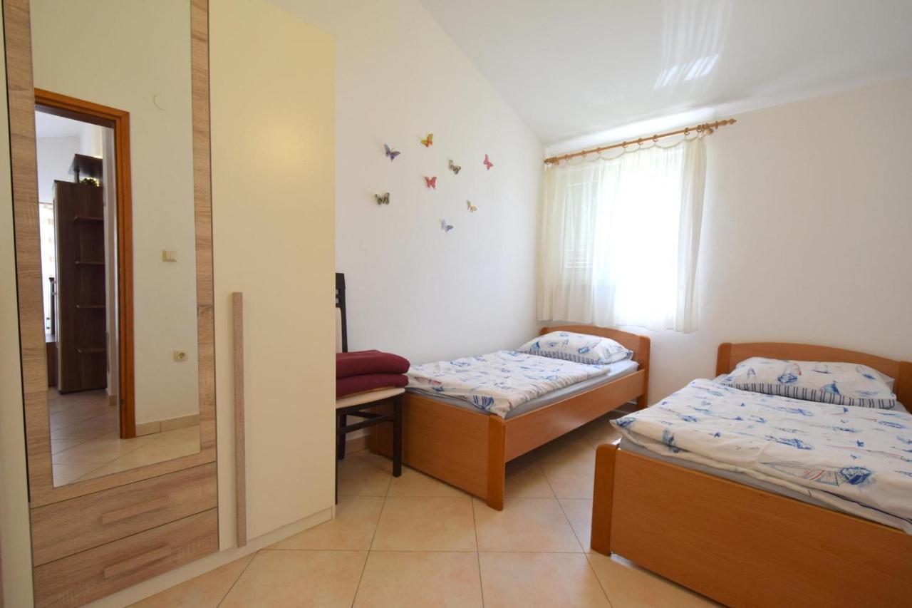 Holiday Home Pere Malinska Exterior foto